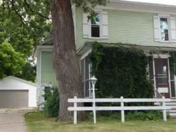 306 W New York Ave, Oshkosh, WI 54901