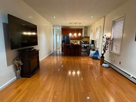 5th image of 2328 28th St #1B