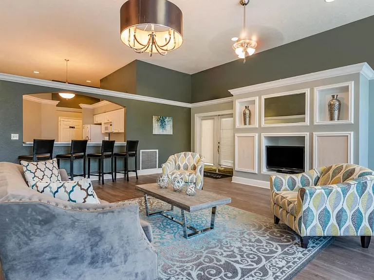 Woodhill Apartments — Photo 8