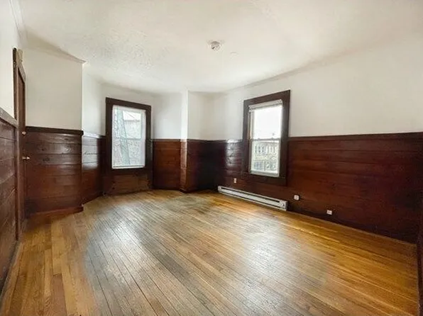 94 Central St #2L, Leominster, MA 01453