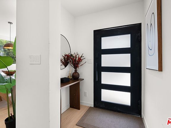 3rd image of 3464 Greenwood Ave