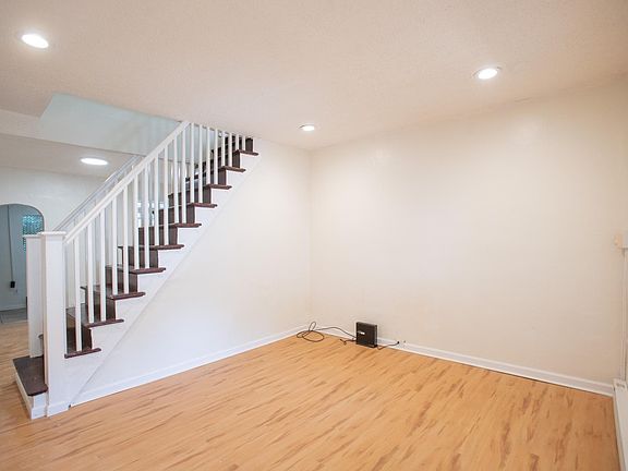 4th image of 3017 N Sydenham St #12
