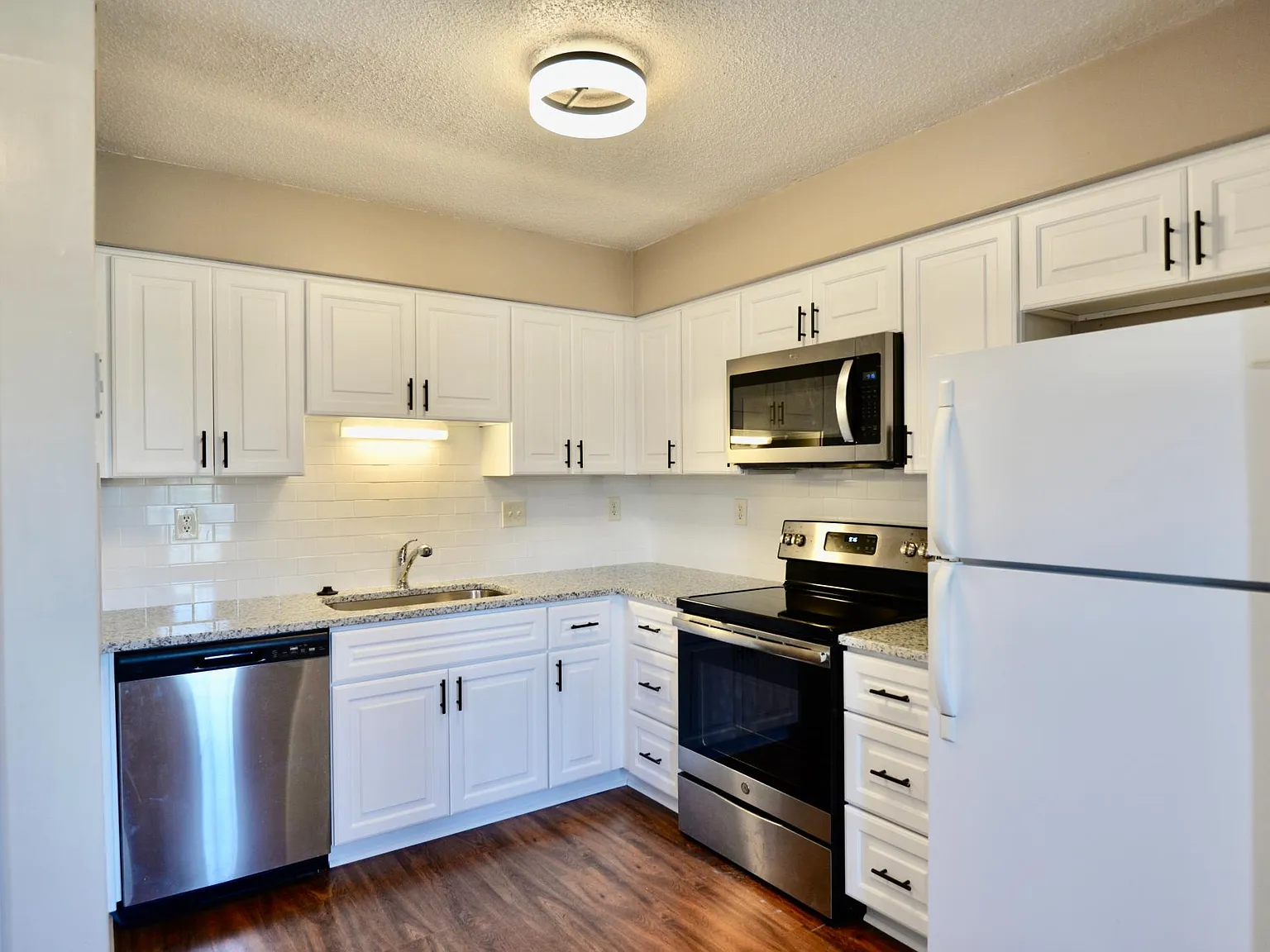 4200 Beasley Ct — Photo 2