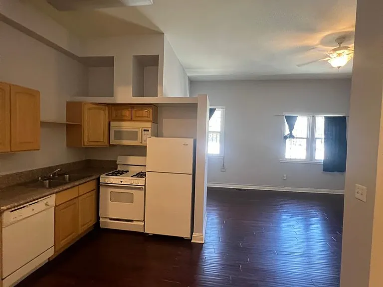701 S Mariposa Ave — Photo 9