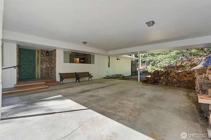 3rd image of 353 SE Crestview Drive