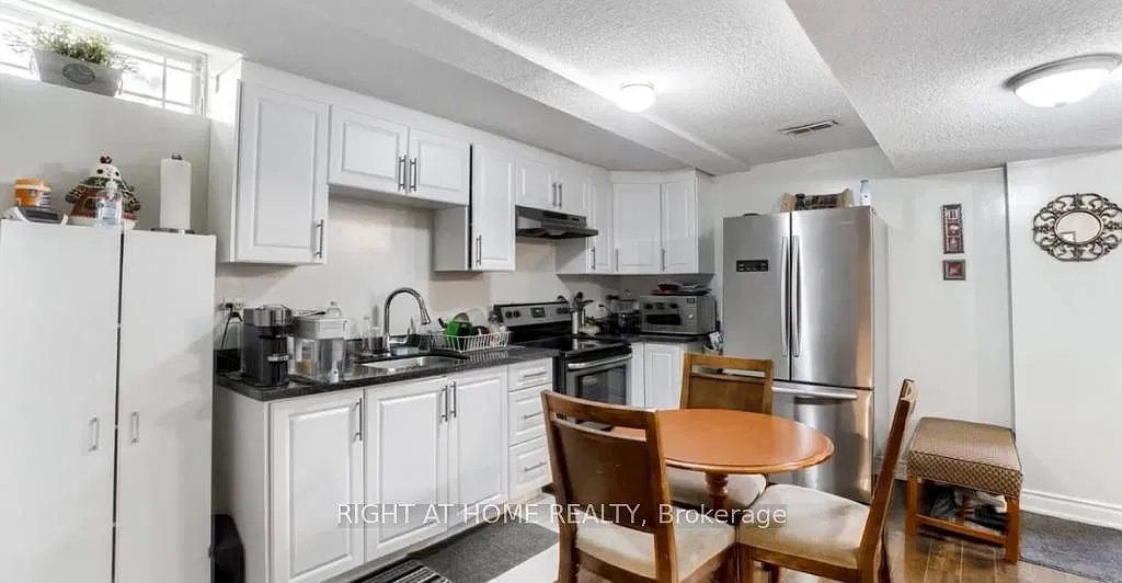 2 bed, $1,800 — Photo 2