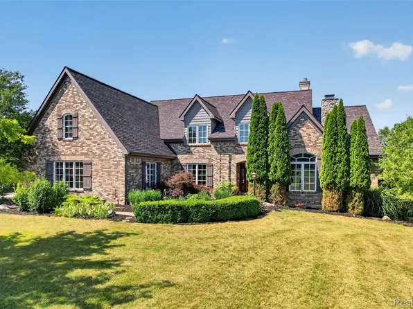 5372 Stone Garden Dr, Howell, MI 48843