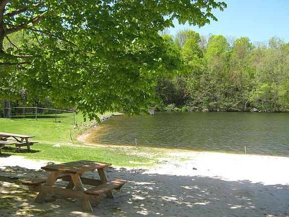 3rd image of 12 Seven Hills Lake Dr