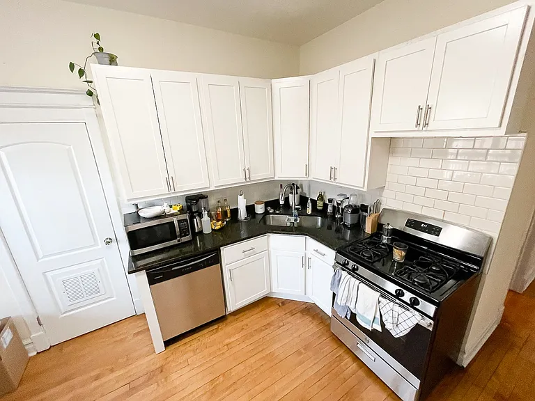 3339 N. Lincoln Ave. — Photo 5