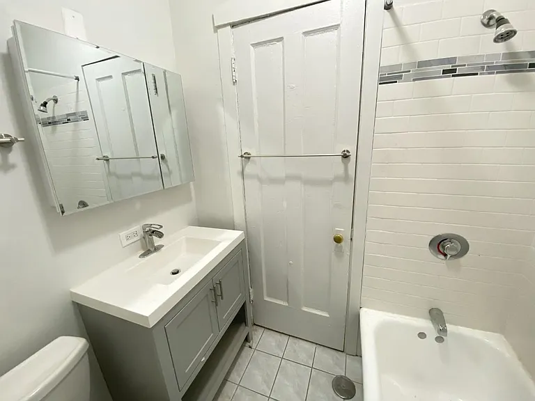 915 W Cornelia Ave #1A — Photo 10