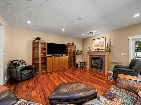 5th image of 614 Colby Rd