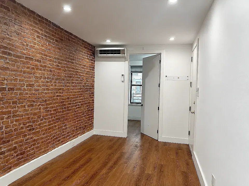 1889 Cornelia St #1RR
