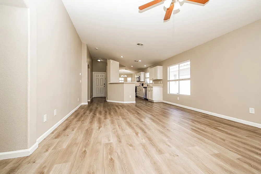 4 bed, 2.0 bath, 1606 sqft, $2,165 — Photo 4