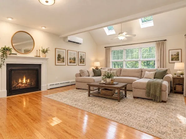 53 E Baylies Rd, Charlton, MA 01507