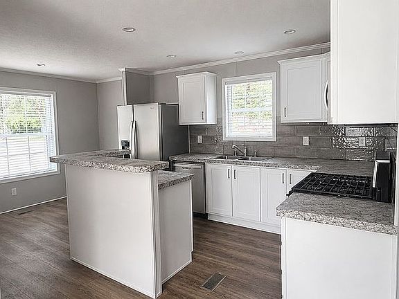 Eat-in Kitchen