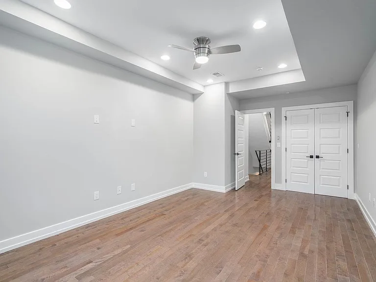 1836 Ingersoll St — Photo 31