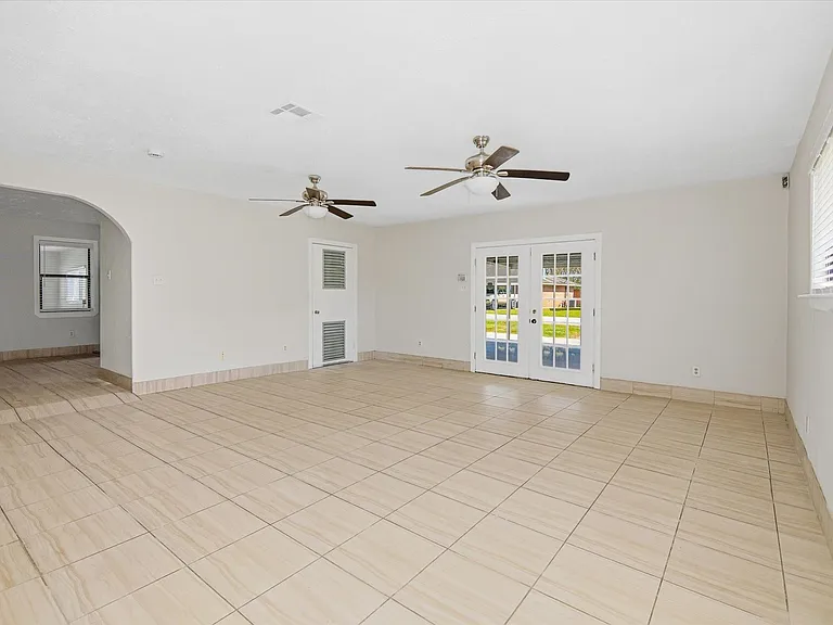 501 Ladd St — Photo 5