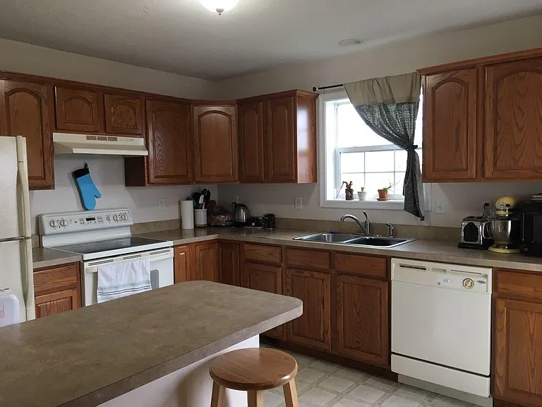 35 Hemlock Dr — Photo 3