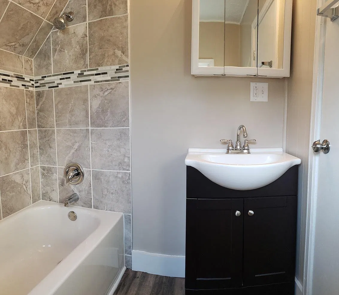 3 bed, 1.5 bath, 1200 sqft, $1,200 — Photo 3