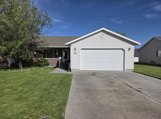 903 Abigail Ct, Ammon, ID 83406
