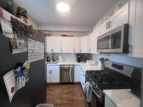 726 E 2nd St #3 Photo 1