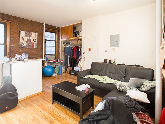 2nd image of 238 E 9th St #2C