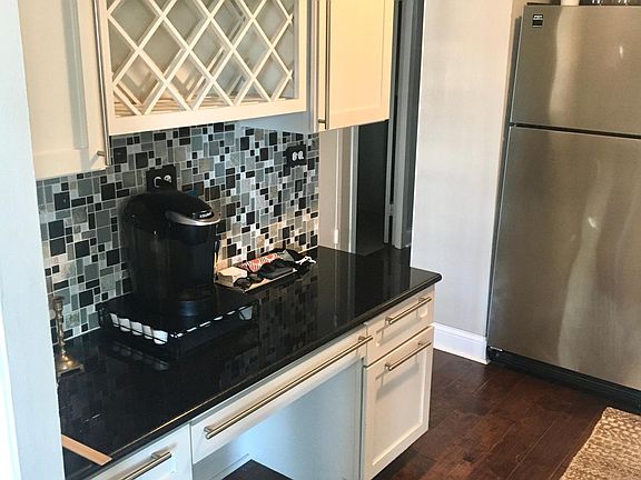 Newly updated kitchen. Size: 11X8