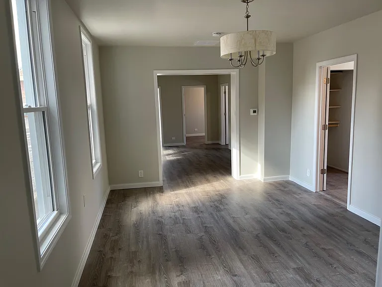 313 N Wolf Rd — Photo 32
