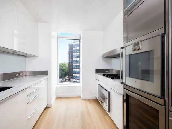 400 East 67th Street 7G image 3 of 17