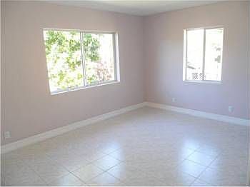 3rd image of 980 NE 160th St
