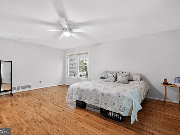 4th image of 22 Holly Brae Dr