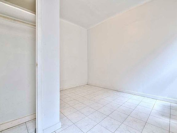 5th image of 58 E 1st St #3D7