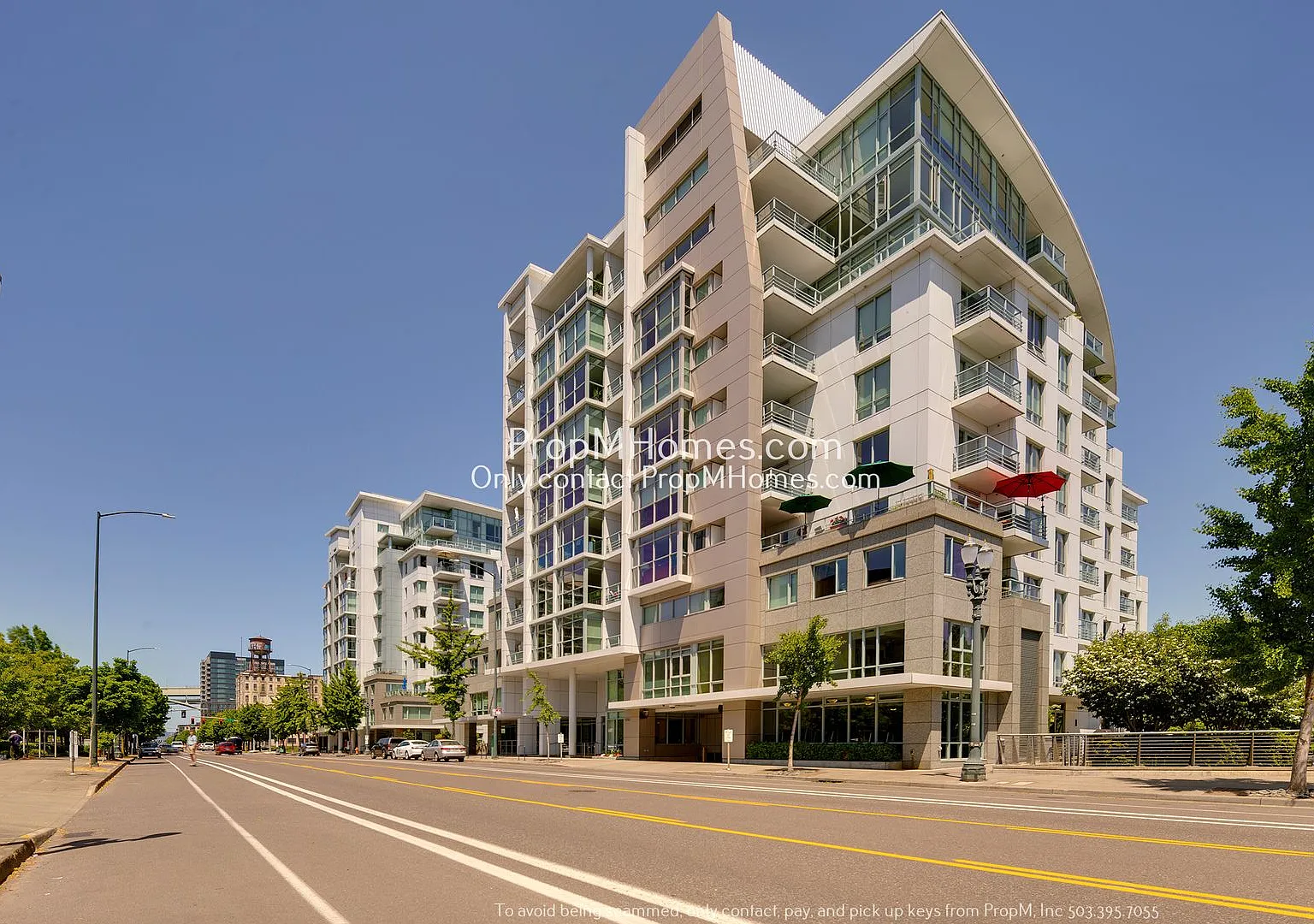 Luxurious One Bedroom Condo at the Pearl District Waterfront! — Photo 2