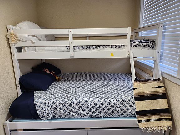 Built in bunkbeds.
