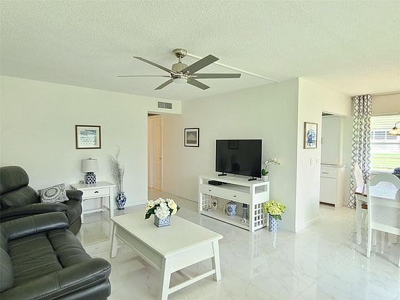 5th image of 281 Oakridge Q #281