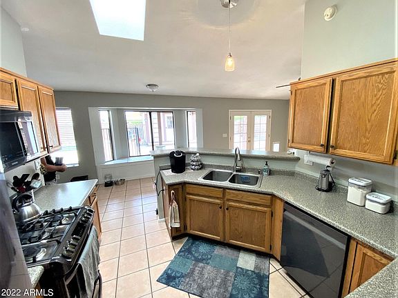 5th image of 2884 Sun Crest Dr