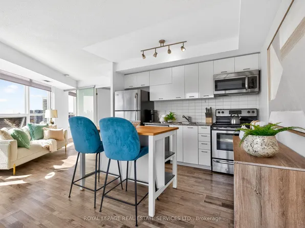 38 Joe Shuster Way #1318, Toronto, ON M6K 0A5