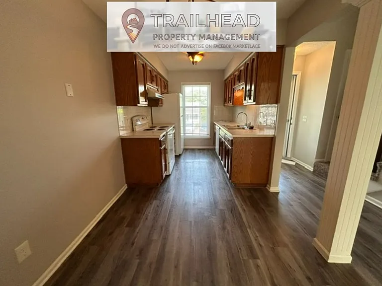 1323 Laurel St — Photo 3