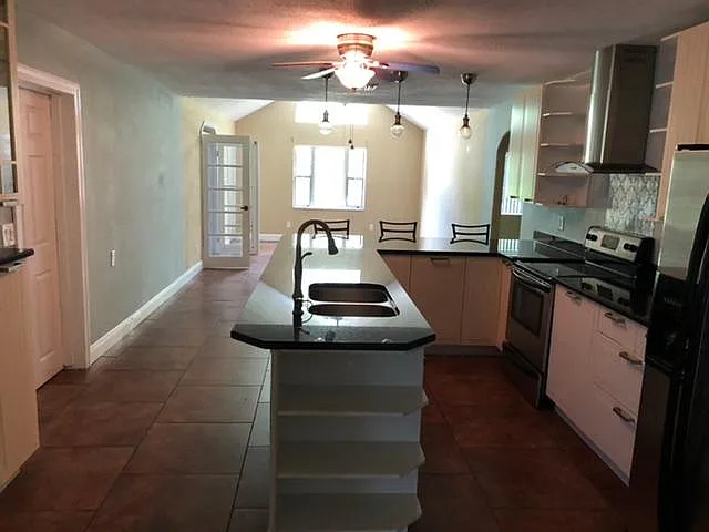 4 bed, 2368 sqft, $2,500 — Photo 4