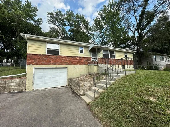 6303 N Broadway Ave, Kansas City, MO 64118