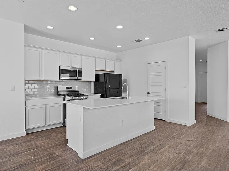 13513 Clerk St — Photo 9