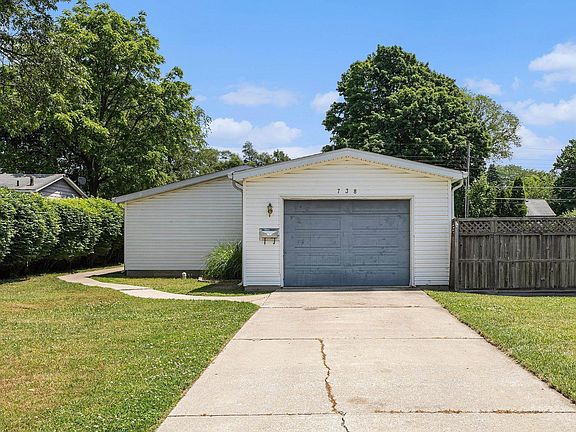 2nd image of 738 N Twyckenham Dr