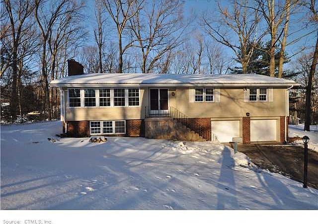 1st image of 137 Orchard Hill Dr