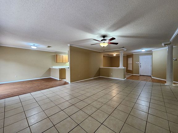 2nd image of 1627 Gruene Cv