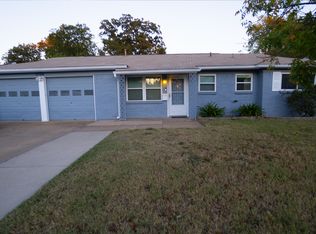 1004 Russell Ln, Bedford, TX 76022