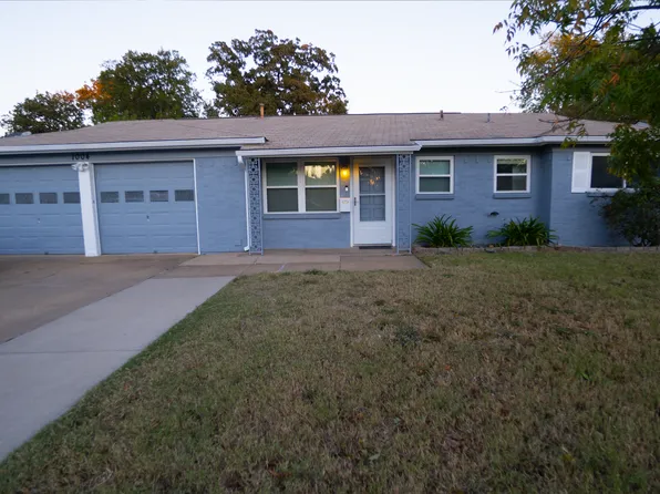 1004 Russell Ln, Bedford, TX 76022