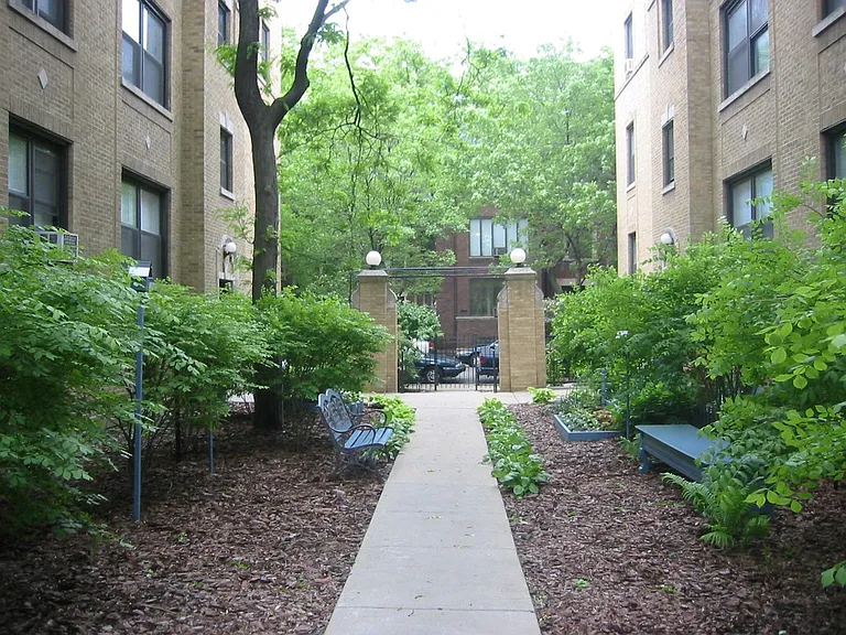 3744.5 N Pine Grove Ave #2N — Photo 18