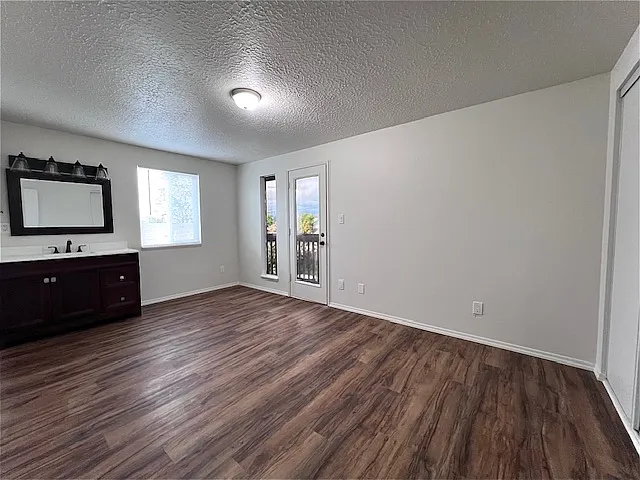 4702 NE 32nd Pl — Photo 6