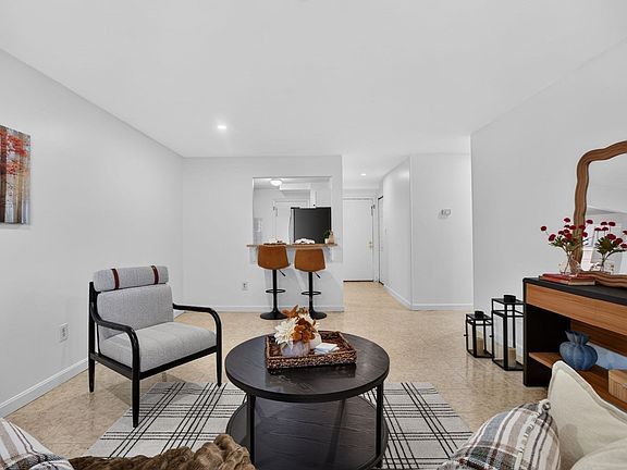5th image of 800 Governors Dr APT 6