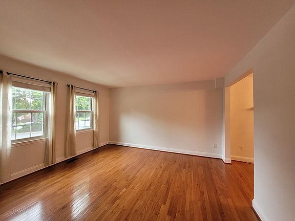 4th image of 3207 Viscount Ct